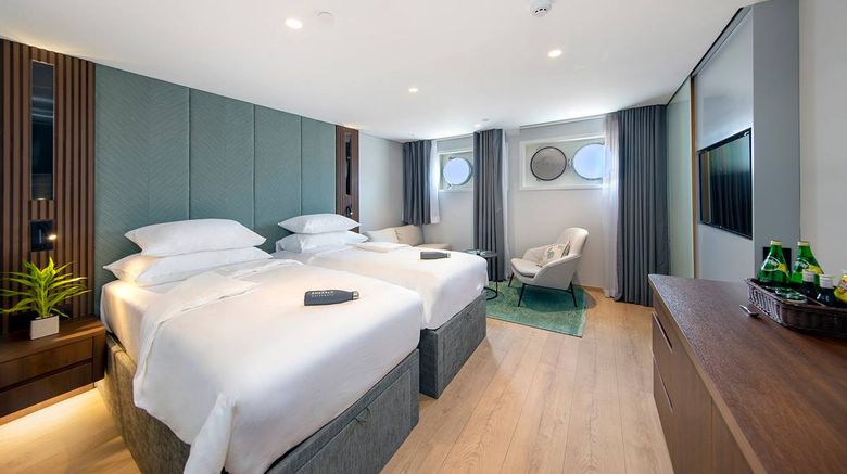 <b>Emerald Harmony Room</b>