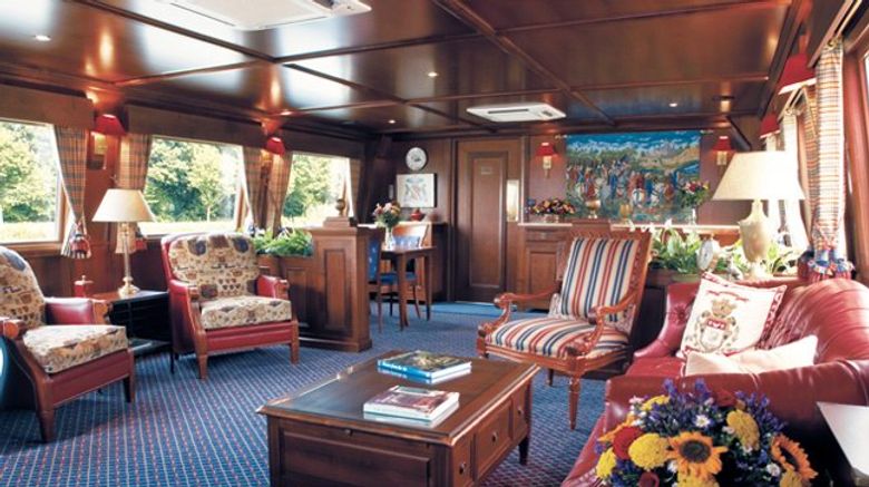 <b>Horizon II Bar/Lounge</b>