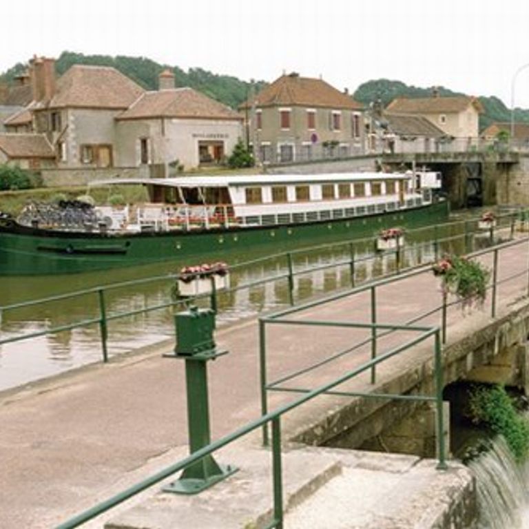 French Country Waterways Nenuphar Newport Cruises