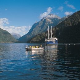 Real Journeys Milford Mariner Praia Cruises