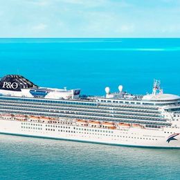P&O Cruises (Australia) Pacific Encounter Praia Cruises