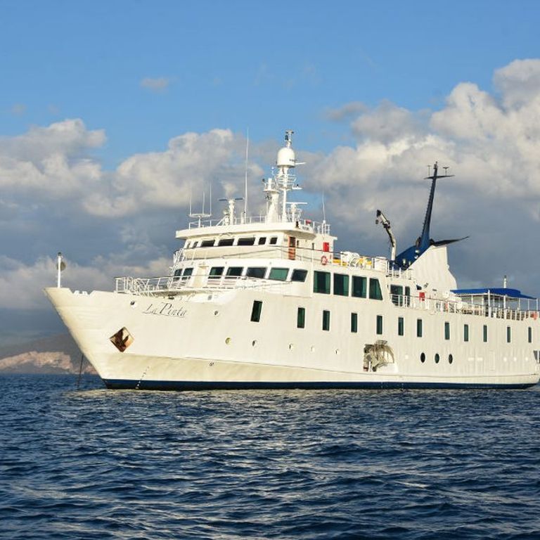 Metropolitan Touring La Pinta Calgary Cruises