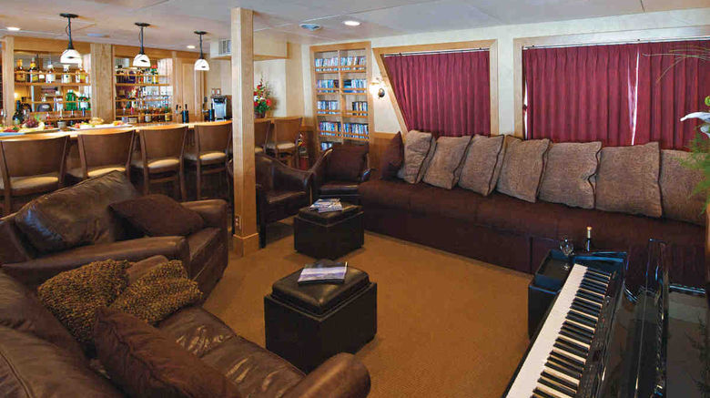 <b>Safari Explorer Bar/Lounge</b>