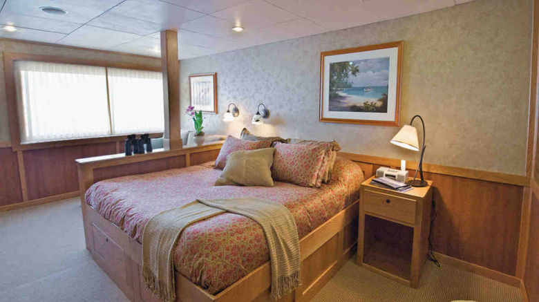 <b>Safari Explorer Room</b>