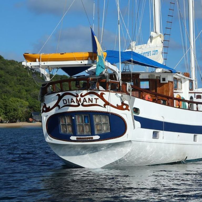 Island Windjammers Cruises & Ships