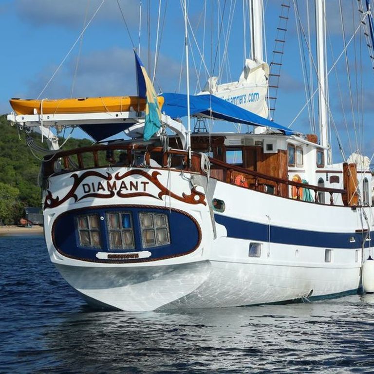 Island Windjammers Diamant Moorea Cruises