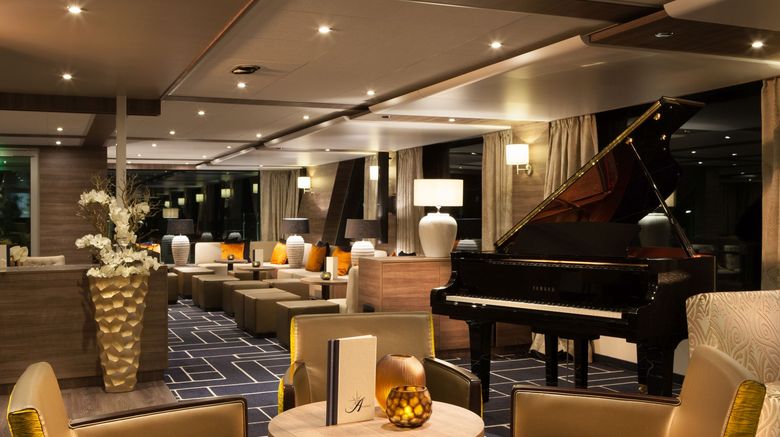 <b>Amadeus Silver III Bar/Lounge</b>