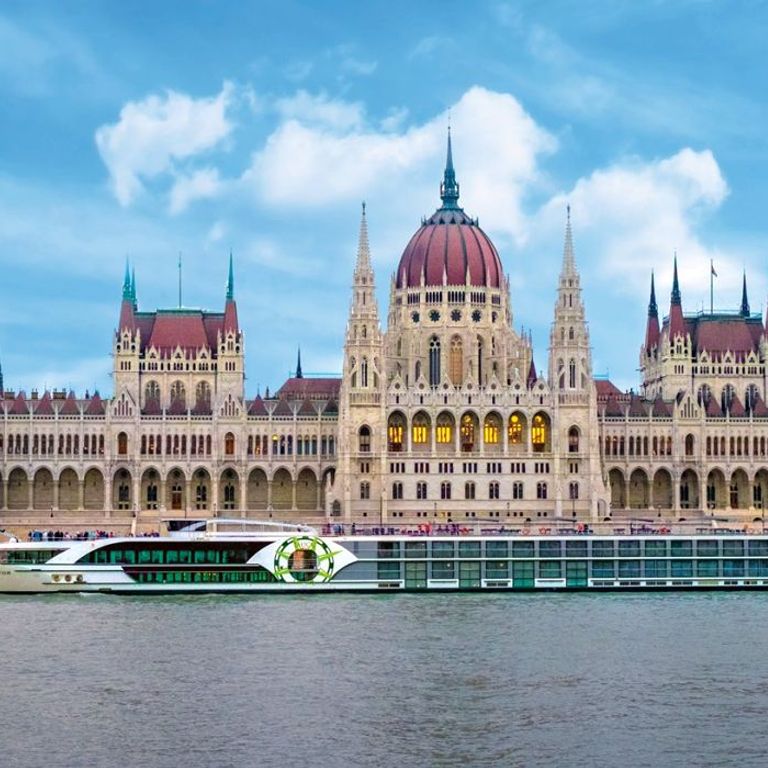 Tauck River Cruising Savor Moorea Cruises