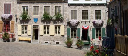 Quebec Building