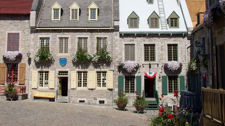 <b>Quebec Building</b>