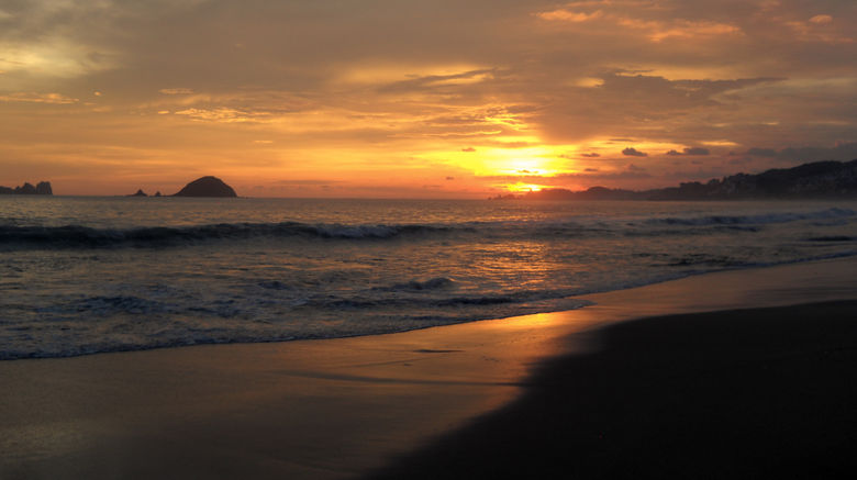 Beaches in Zihuatanejo, Guerrero, A 'DO NOT TRAVEL' Zone in Mexico