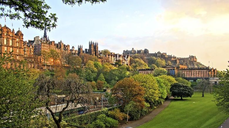 <b>Edinburgh Scenery</b>