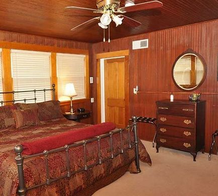 Avenue Hotel Room