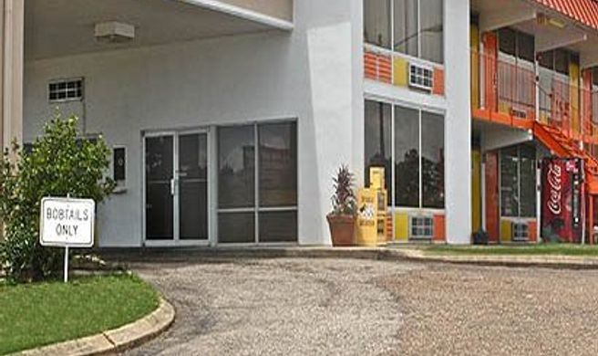 Family Inn Exterior