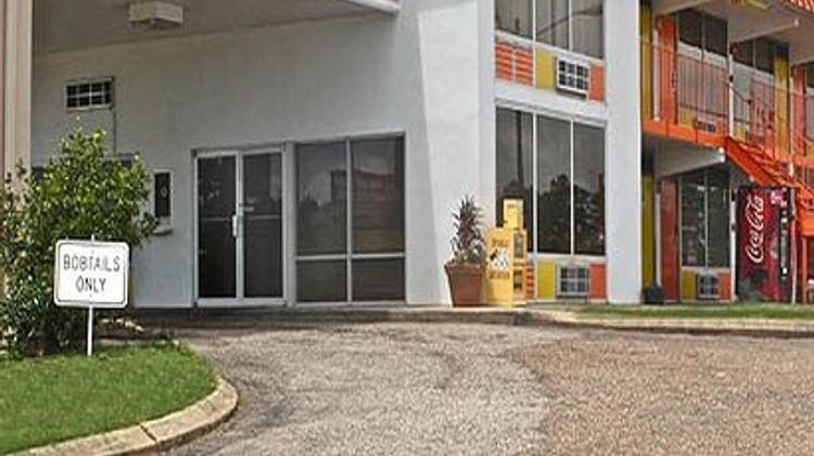 Family Inn Exterior