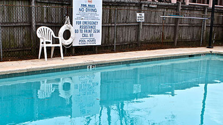 Family Inn Pool