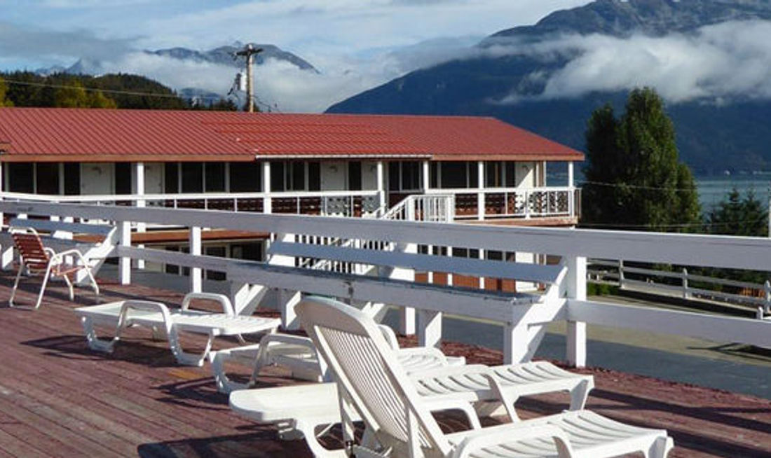 Captain's Choice Motel Exterior