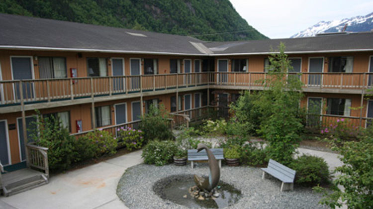 Westmark Inn Skagway Exterior