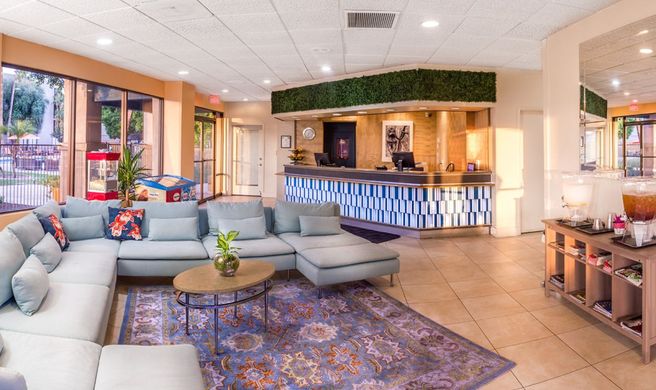Hotel 502 Lobby