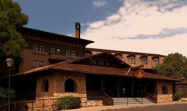 El Tovar Hotel Exterior
