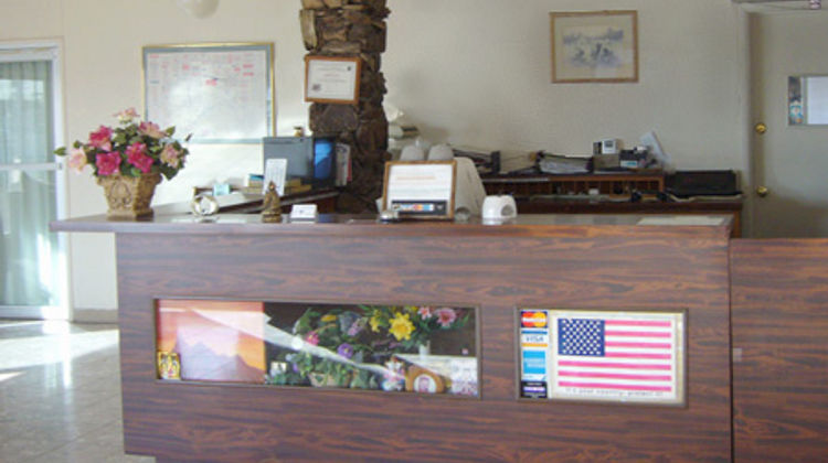 Royal Motor Inn Lobby