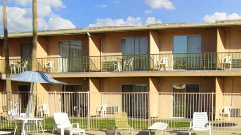 <b>Royal Motor Inn Pool</b>