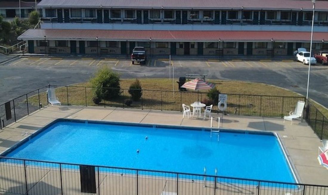 Family Budget Inn Exterior