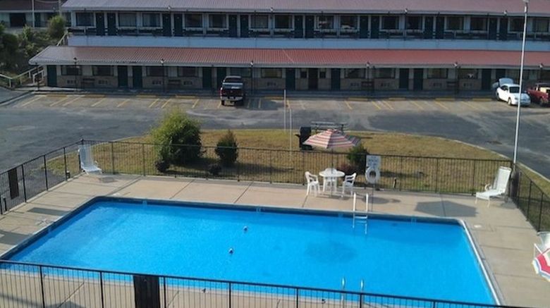 <b>Family Budget Inn Exterior</b>