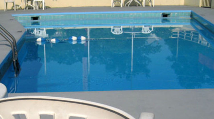 Sands Central Inn Hot Springs Pool