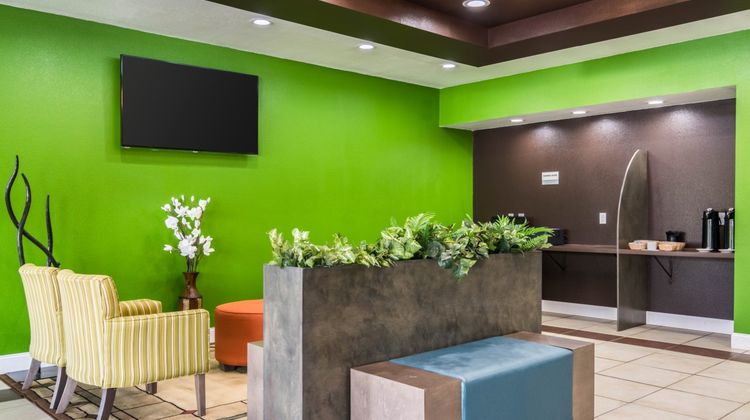 Clarion Inn & Suites Russellville Lobby