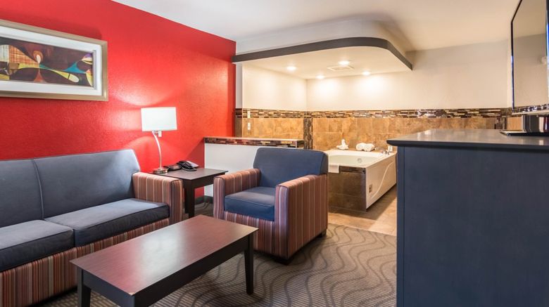 <b>Clarion Inn & Suites Russellville Suite</b>
