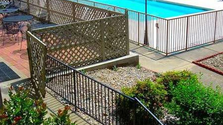 Executive Inn & Suites Springdale Pool