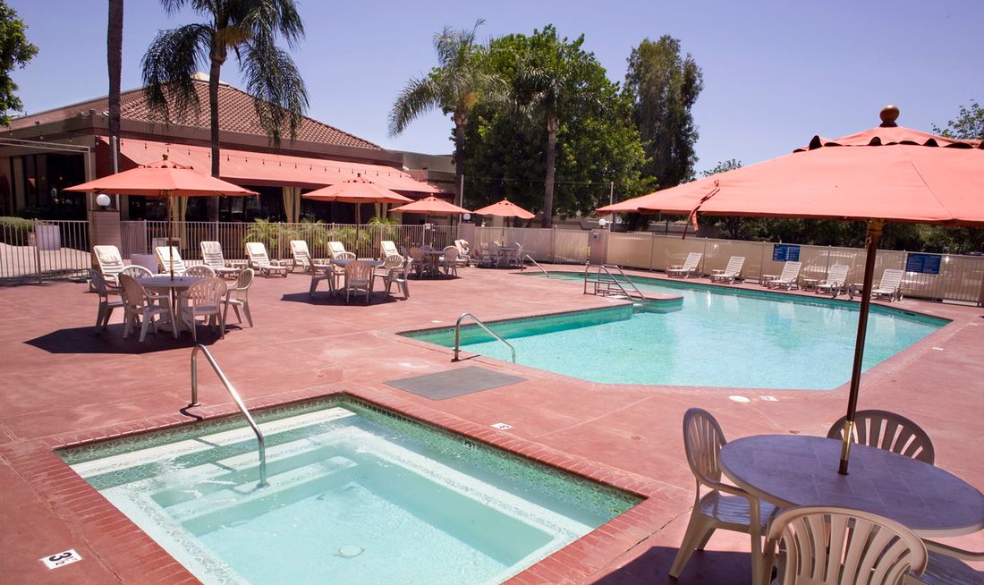 Airtel Plaza Hotel Pool