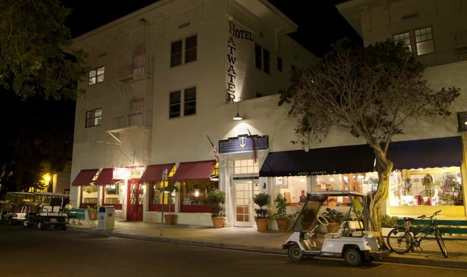 Atwater Hotel Exterior