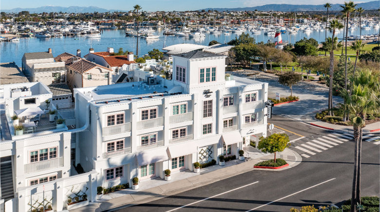 Bay Shores Peninsula Hotel Exterior