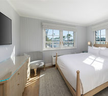 Bay Shores Peninsula Hotel Room