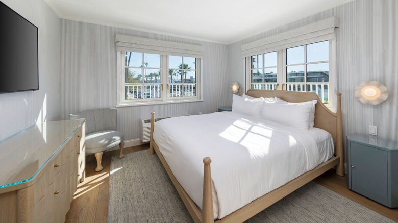 <b>Bay Shores Peninsula Hotel Room</b> <b>Bay Shores Peninsula Hotel Room</b>
