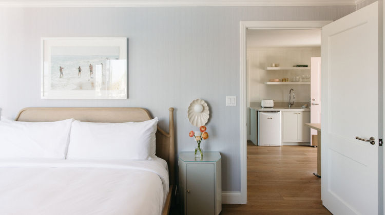 Bay Shores Peninsula Hotel Suite
