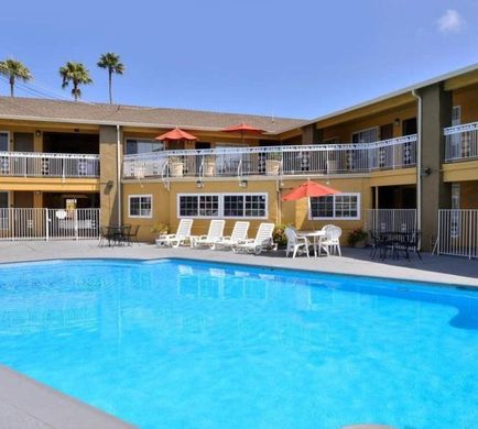 Torch Lite Inn Pool