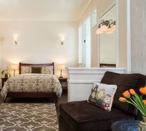 Cheshire Cat Inn Bed & Breakfast Suite