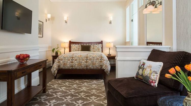 Cheshire Cat Inn Bed & Breakfast Suite