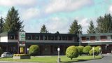 Curly Redwood Lodge Exterior