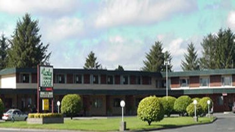 Curly Redwood Lodge Exterior