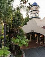 Vanllee Resort & Suites, Covina
