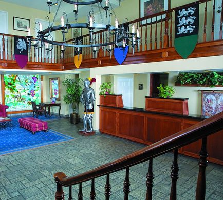 Castle Inn & Suites Lobby