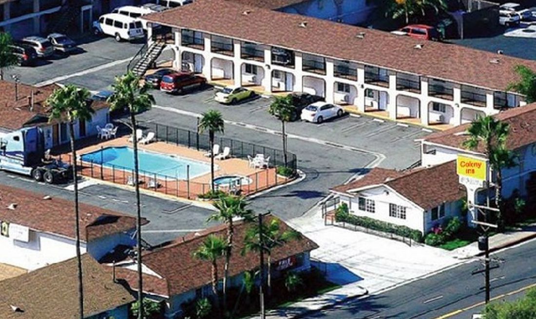 Colony Inn & Suites Exterior
