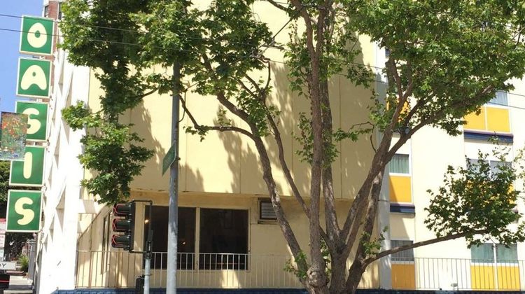 Oasis Inn Exterior