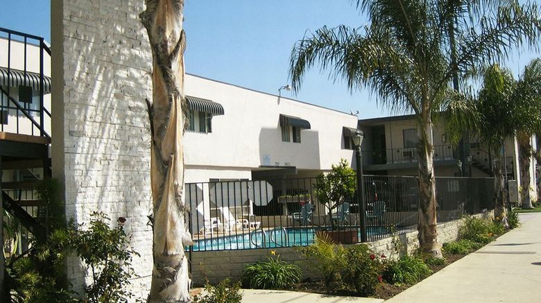 Huntington Suites Exterior