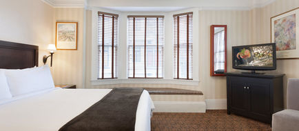 Executive Hotel Vintage Court Room