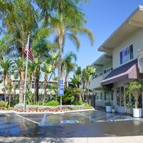 La Avenida Inn